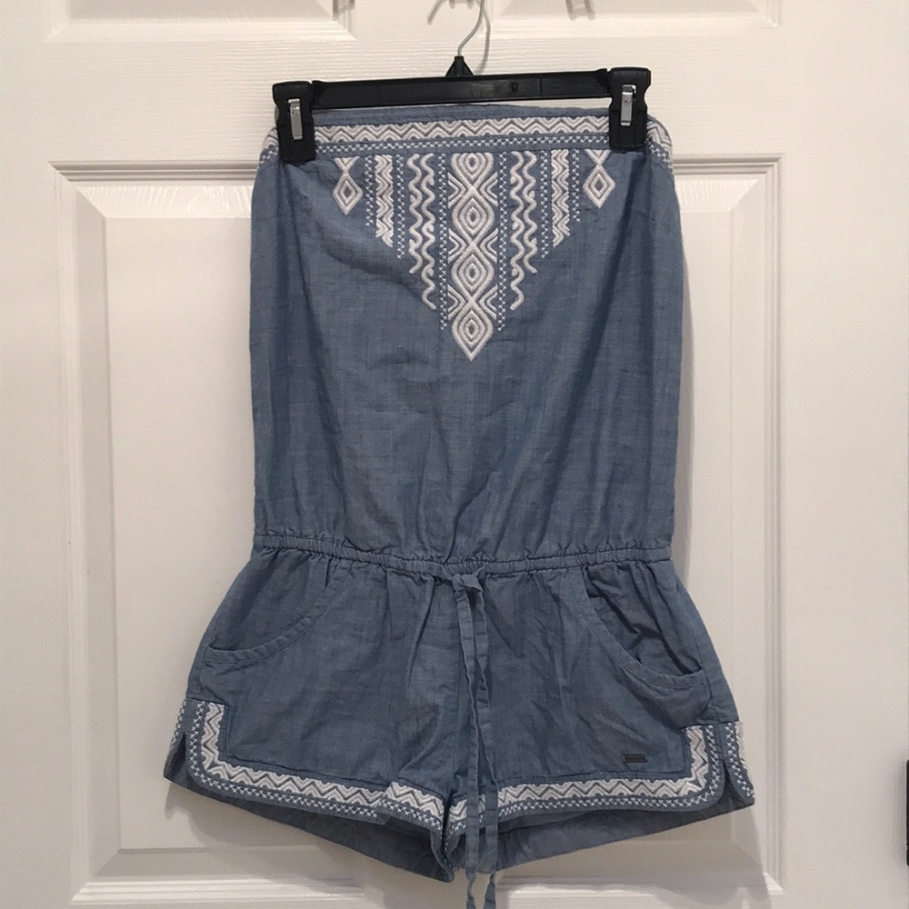 Super cute hollister strapless romper!